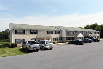 Cedar Acres in Lancaster, PA - Foto de edificio - Building Photo