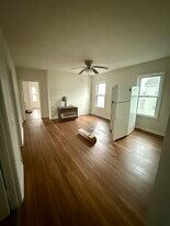 198 Belleville Rd, Unit Apt-3 in New Bedford, MA - Building Photo
