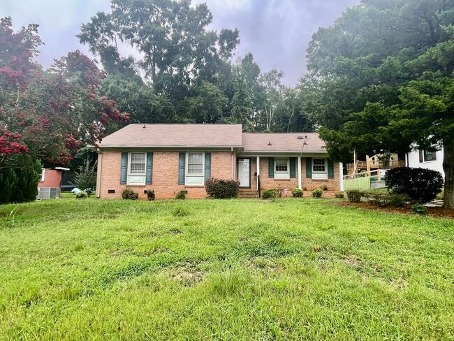 property at 1939 Edgewater Dr
