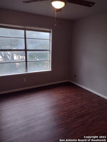 5827 Shadow Glen-Unit -4 -UP in San Antonio, TX - Building Photo - Building Photo