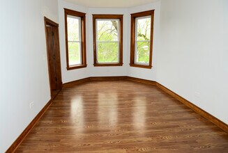 2318 S Marshall Blvd, Unit 3 in Chicago, IL - Building Photo - Building Photo