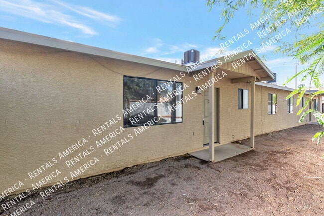 property at 1107 W Sonora St