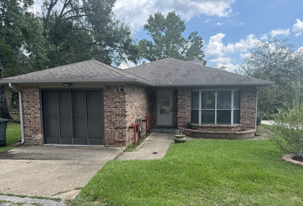 14 Golf Vw Mnr in Huntsville, TX - Building Photo