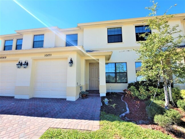 property at 10071 W Villa Cir