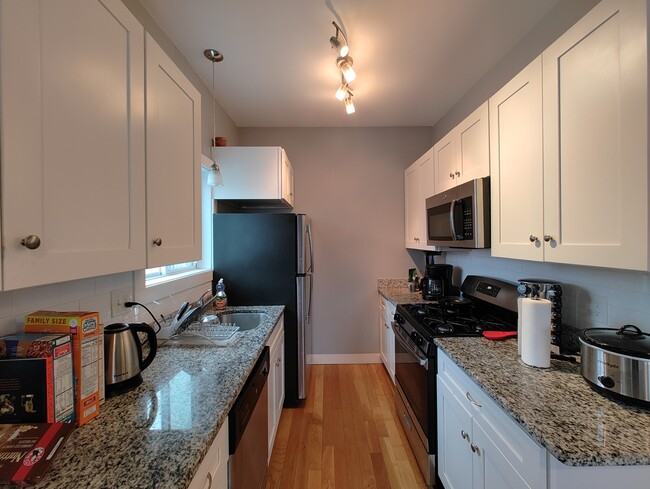 291 Beacon St, Unit 1A in Somerville, MA - Foto de edificio - Building Photo