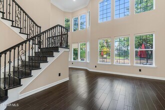 504 Rustic Hills Dr in Simi Valley, CA - Building Photo - Building Photo