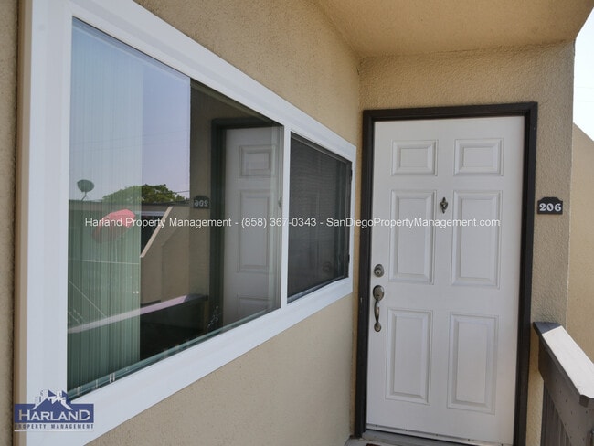 6555 Mt Ada Rd in San Diego, CA - Foto de edificio - Building Photo