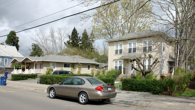 528 Fitch St in Healdsburg, CA - Building Photo - Building Photo