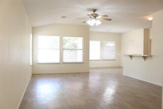 701 Johnny Bench in Round Rock, TX - Building Photo - Building Photo