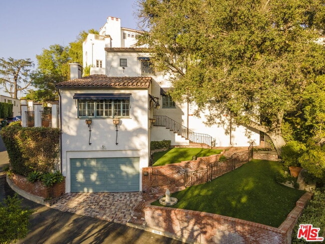 property at 3278 Primera Ave