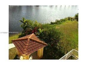 2022 NE 167th St in North Miami Beach, FL - Building Photo - Building Photo