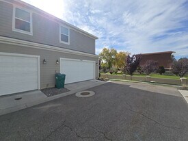 754 E 950 N in Layton, UT - Building Photo