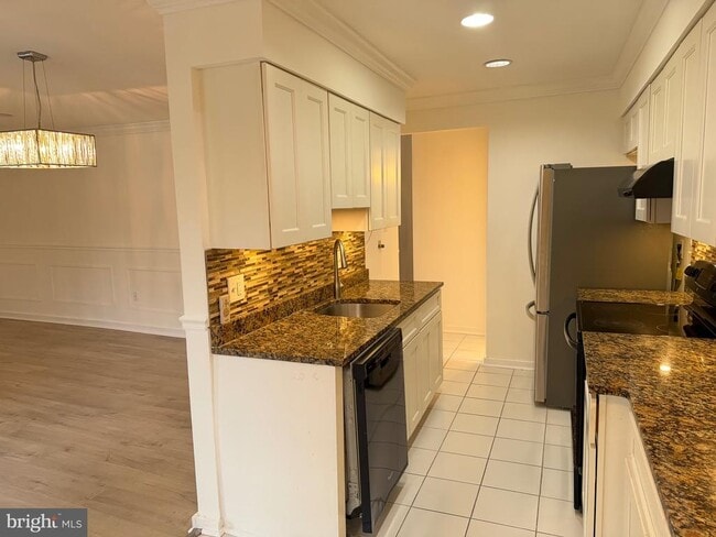 9759 Lake Shore Dr in Gaithersburg, MD - Building Photo - Building Photo