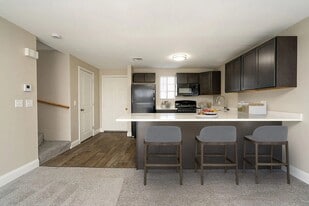 Wellington Hill in Manchester, NH - Building Photo