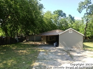 322 Regina St in San Antonio, TX - Building Photo