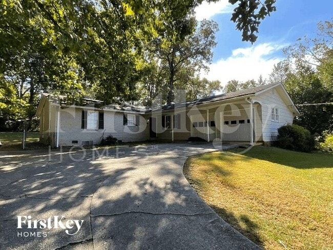 property at 2030 Chestnut Hill Cir