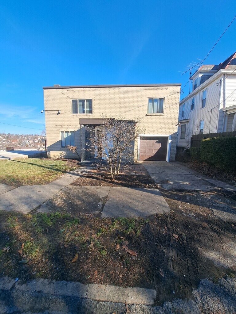 77 Charles St Rentals in Uniontown, PA