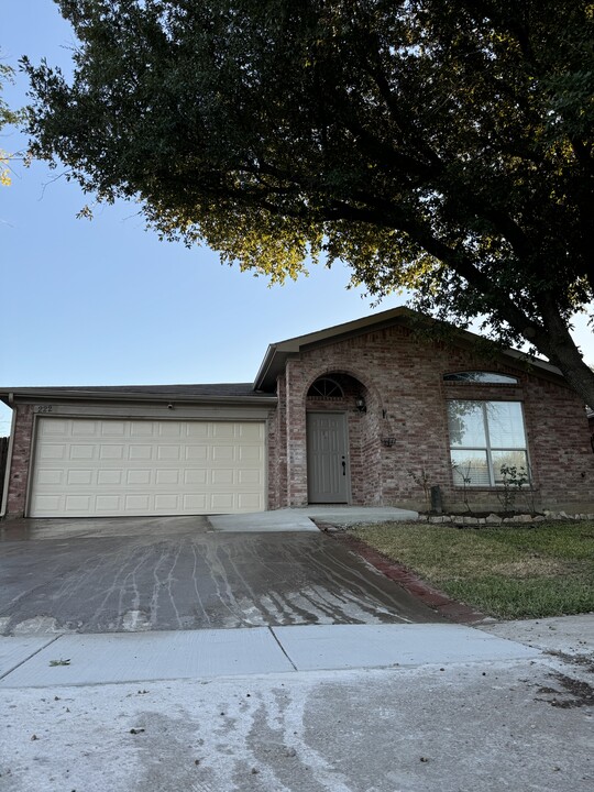 222 Moss Hill Dr in Arlington, TX - Building Photo