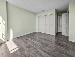 6622 Southoaks Crescent in Burnaby, BC - Building Photo - Building Photo