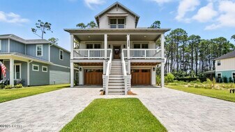 3555 Sanctuary Dr in Panama City, FL - Building Photo