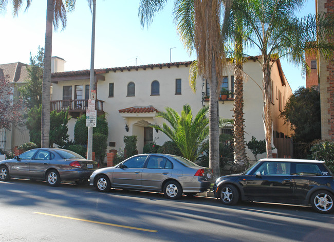 409 S Cochran Ave in Los Angeles, CA - Foto de edificio - Building Photo