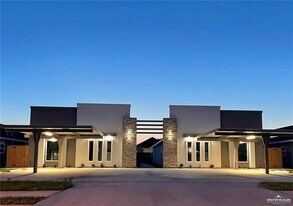 14 Rafael Dr in San Juan, TX - Building Photo