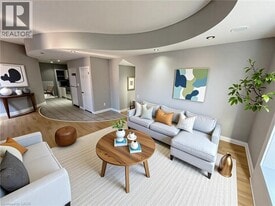 201 James St S in Hamilton, ON - Building Photo