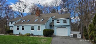 15 Bonnie Ln in Derry, NH - Building Photo