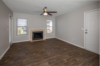 1070 Main Apartments in Hendersonville, TN - Building Photo - Interior Photo