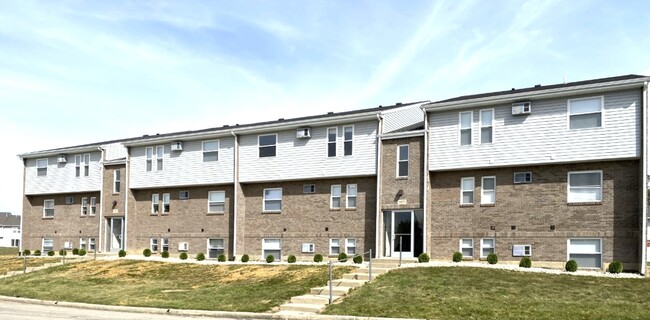 Anna Laura Apartment in Beavercreek, OH - Foto de edificio - Primary Photo