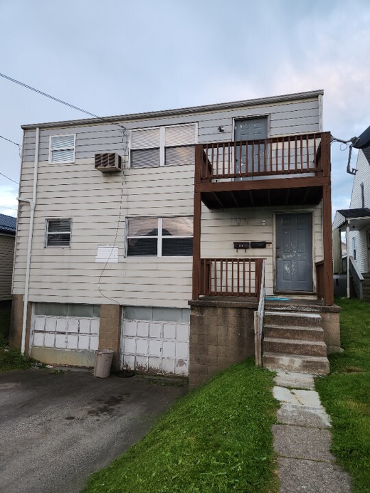 757 Hickory St in California, PA - Building Photo