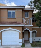 26273 SW 135th Pl in Homestead, FL - Building Photo