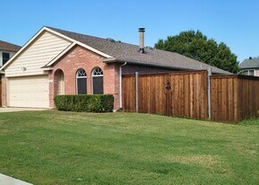 1033 Lakeview Ct in Little Elm, TX - Building Photo