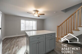 744 W Gordon Terrace in Chicago, IL - Foto de edificio - Building Photo