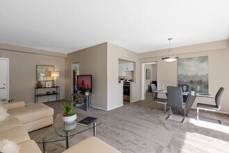 Kimberly Park Apartments in Parma, OH - Foto de edificio - Building Photo