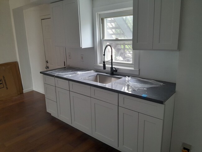 110 Ferry St, Unit 1F