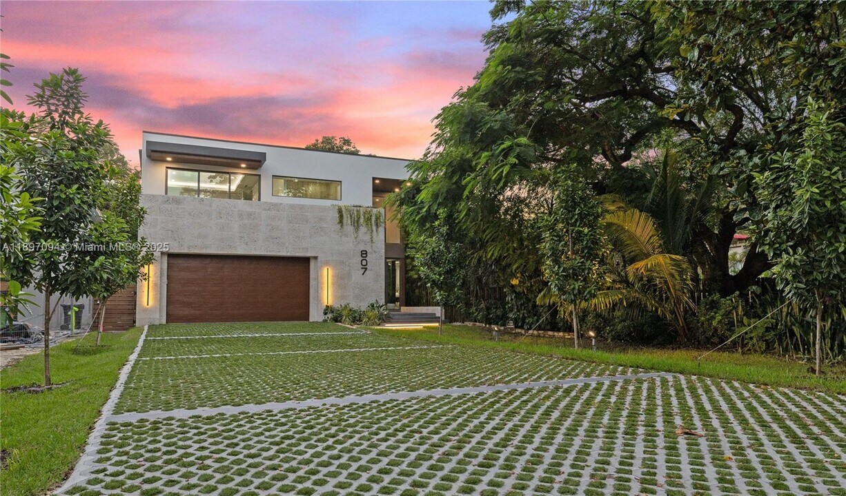 807 SW 12th Ave in Fort Lauderdale, FL - Building Photo