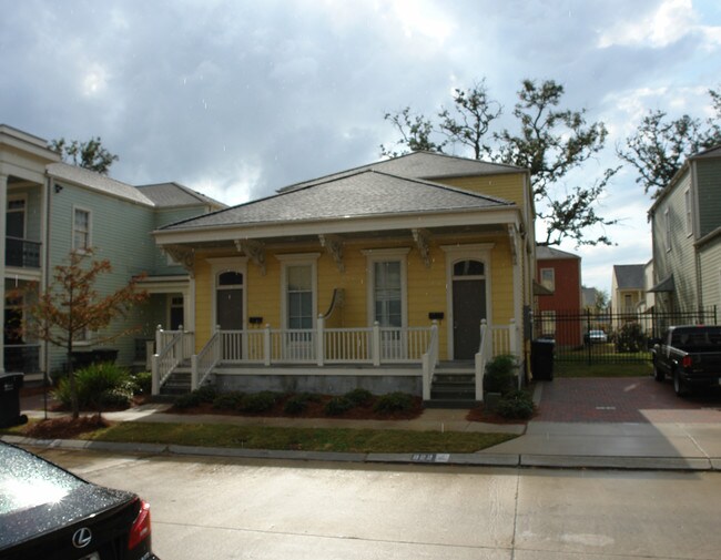 822 St Andrew St in New Orleans, LA - Foto de edificio - Building Photo