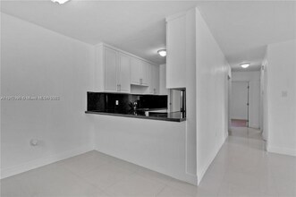 11239 SW 5th Terrace in Miami, FL - Foto de edificio - Building Photo