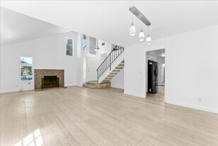 392 Coronado Ave in Long Beach, CA - Building Photo