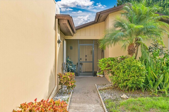 4195 Lakewood Blvd in Naples, FL - Building Photo - Building Photo