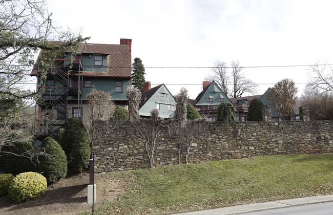 Manor Inn in Asheville, NC - Building Photo - Building Photo