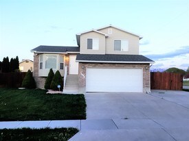 5998 4050 W St in Roy, UT - Building Photo