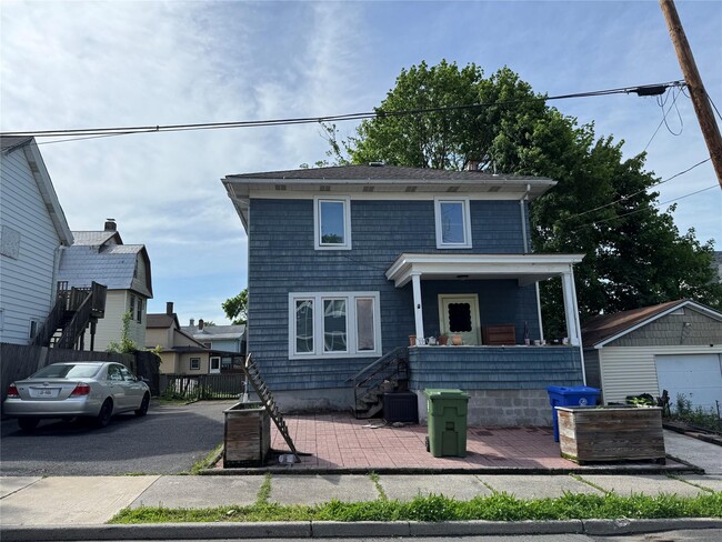 property at 39 Crescent Pl