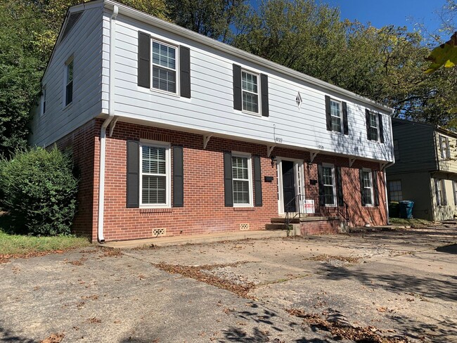 property at 1720 Kavanaugh Blvd