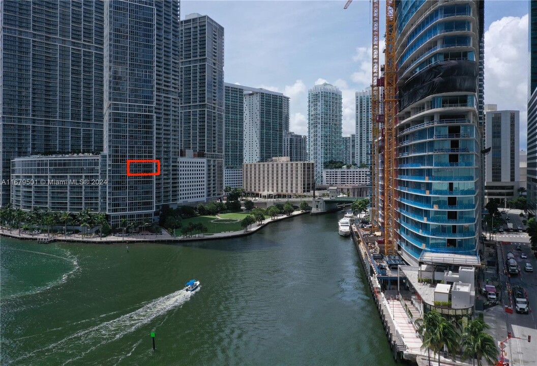 465 Brickell Ave in Miami, FL - Building Photo