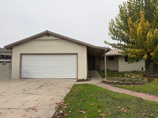 3158 El Capitan Ave in Merced, CA - Building Photo