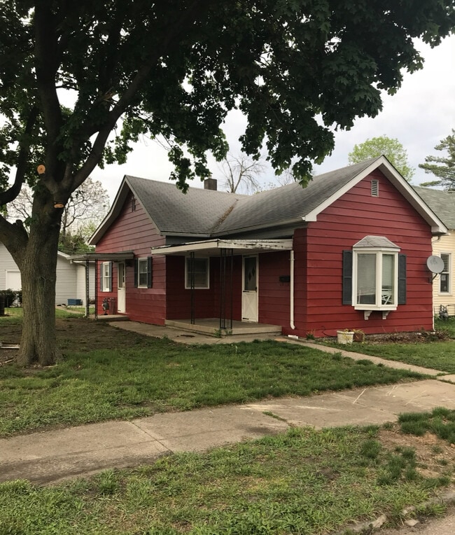 property at 528 W 7th St