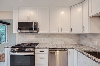 5633 Saint Croix Ave N in Minneapolis, MN - Foto de edificio - Building Photo