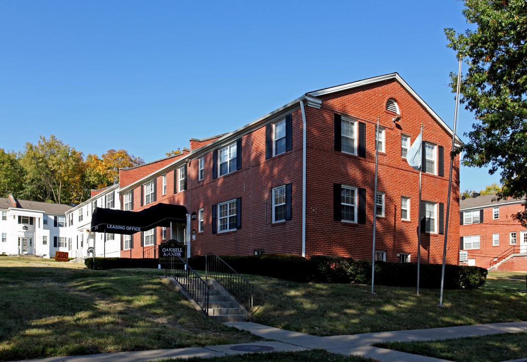 Plaza Hill Manor Apartments in Kansas City, MO - Building Photo